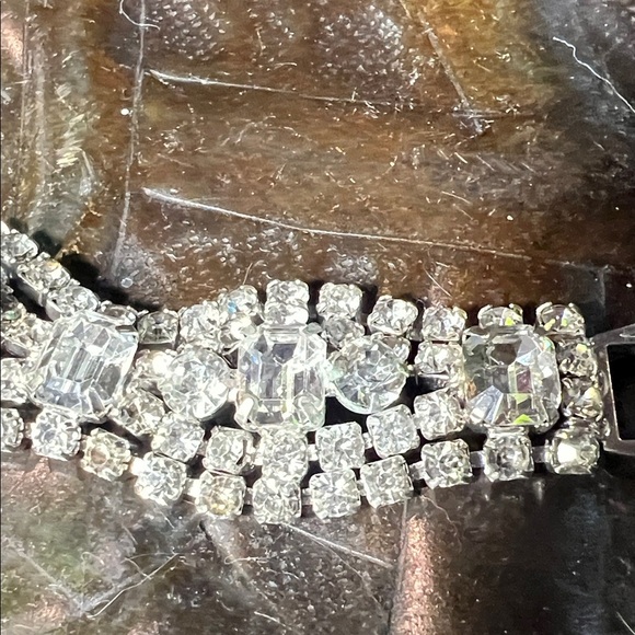 Elegant Silver Crystal Bracelet. WA464 - Picture 2 of 6